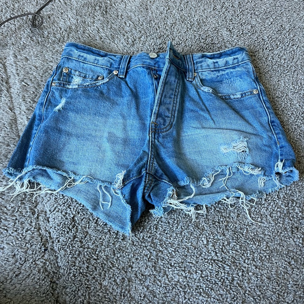 Stradivarius jean shorts, size 6